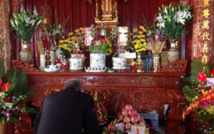 Chuyển bàn thờ sang nhà mới